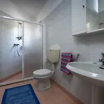 Cozy With Private Fenced Garden And Pool Apartamento *