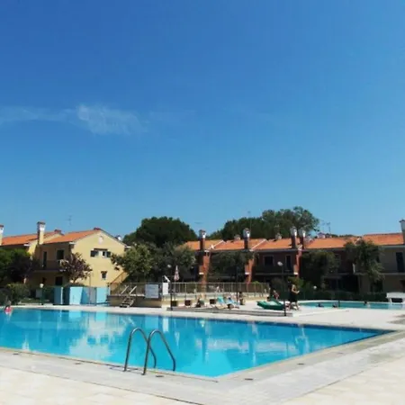 Apartment Cozy House With Private Garden And Shared Pools *