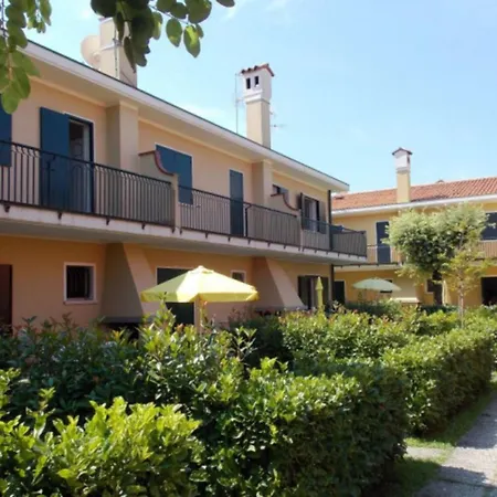 Cozy With Private Fenced Garden And Pool Lägenhet Bibione