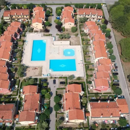 Cozy With Private Fenced Garden And Pool Lägenhet Bibione