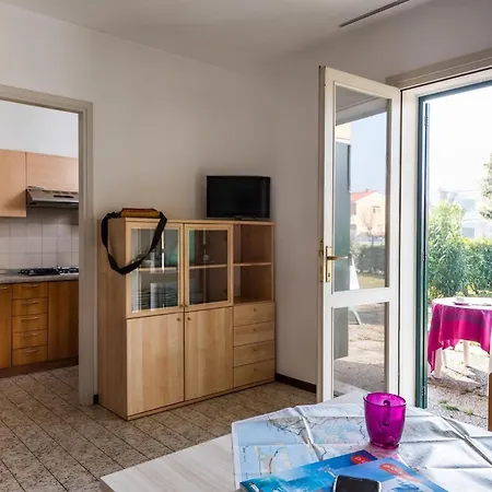 Lägenhet Cozy With Private Fenced Garden And Pool Bibione
