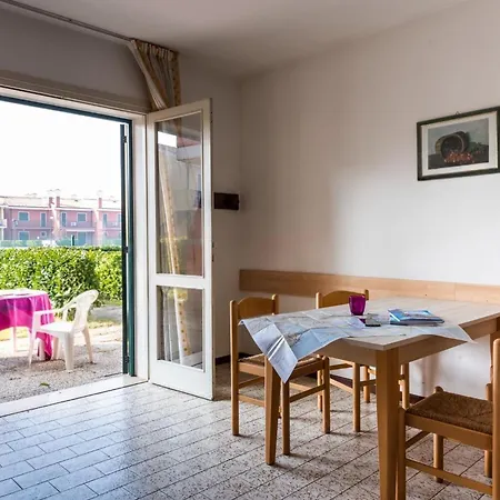 Lägenhet Cozy With Private Fenced Garden And Pool Bibione
